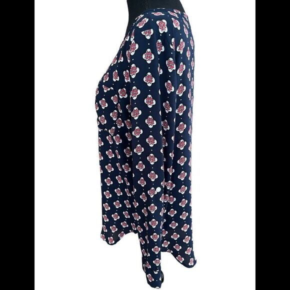 Loft relaxed fit navy blue floral blouse , size S - Picture 2 of 6